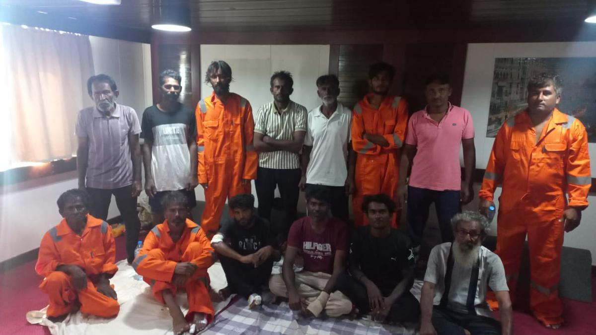 ओमान तट के पास भारतीय नाव विराट 1 से सभी 14 चालक दल के सदस्यों को बचाया गया